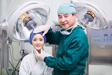 第一人称心理生存恐怖游戏《瘦长鬼影 重生》即将正式发售